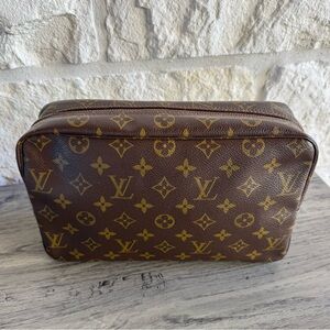 LOUIS VUITTON Monogram Trousse Toilette 28